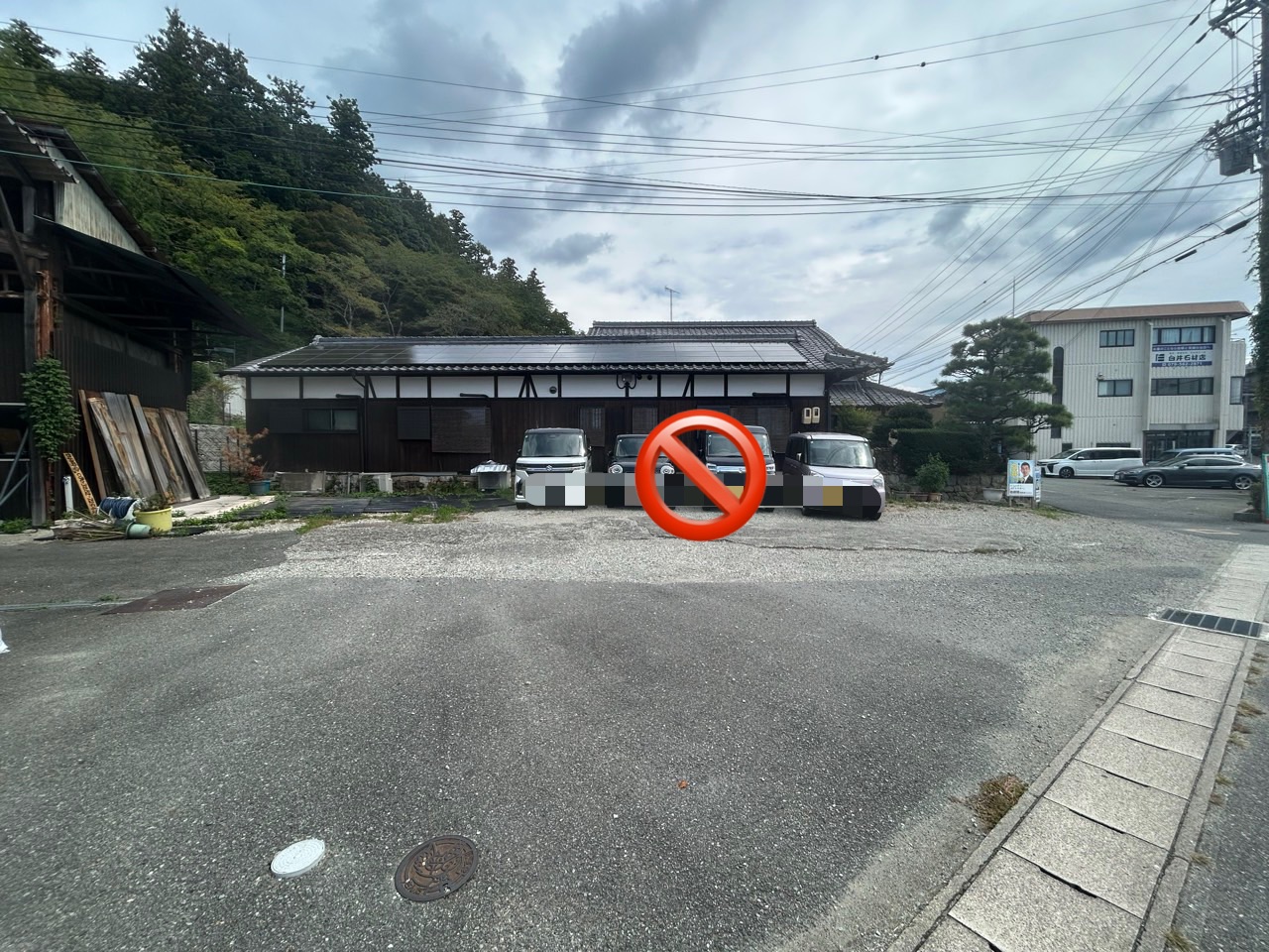 建物横の駐車スペース(駐車禁止)